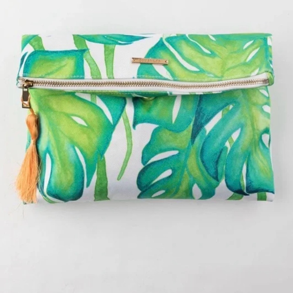 Pura Vida Green‎ Leaf Print Clutch